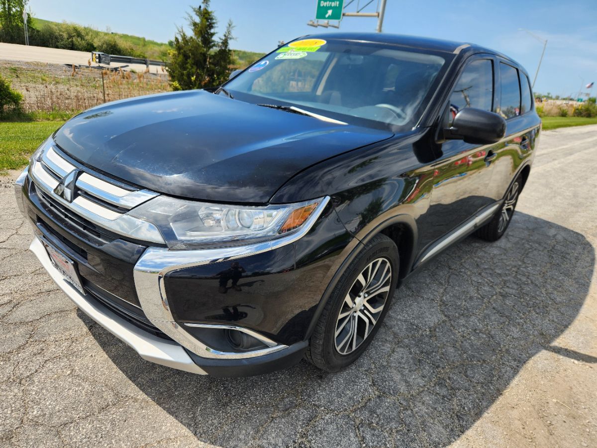 2018 Mitsubishi Outlander ES photo 4