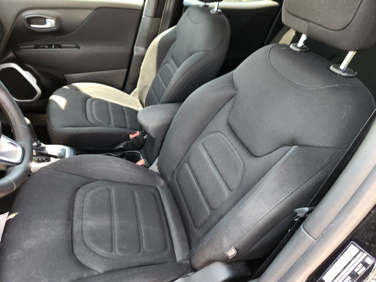2020 Jeep Renegade Latitude photo 24