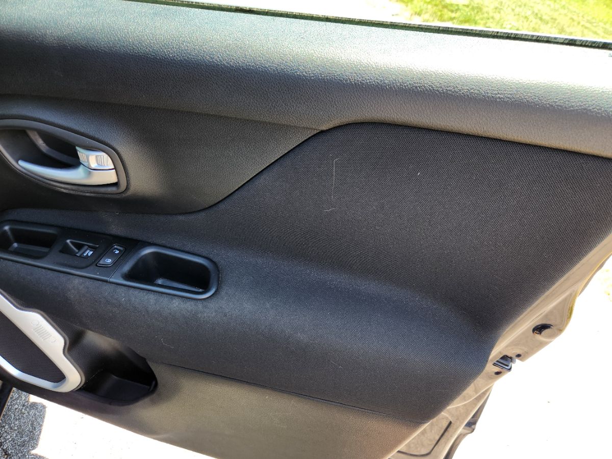 2020 Jeep Renegade Latitude photo 25
