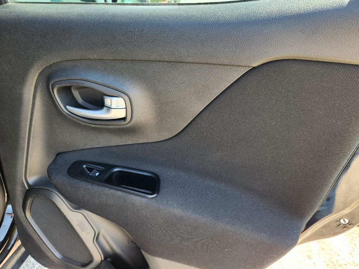 2020 Jeep Renegade Latitude photo 29