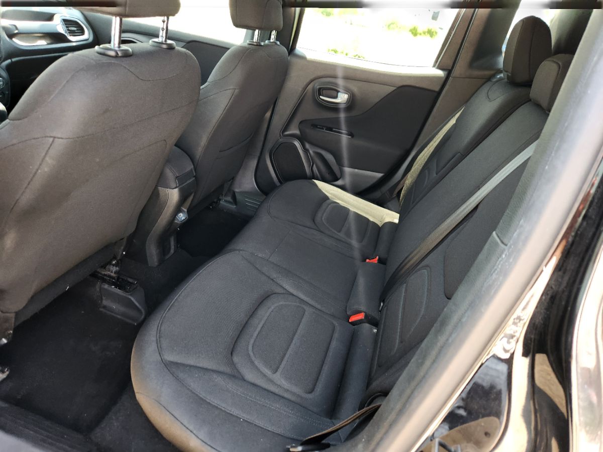 2020 Jeep Renegade Latitude photo 32