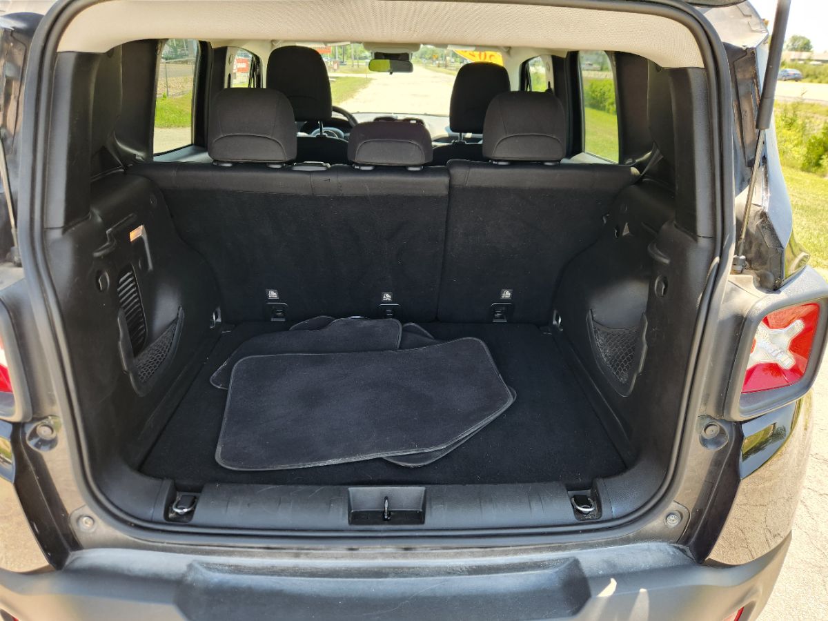 2020 Jeep Renegade Latitude photo 33