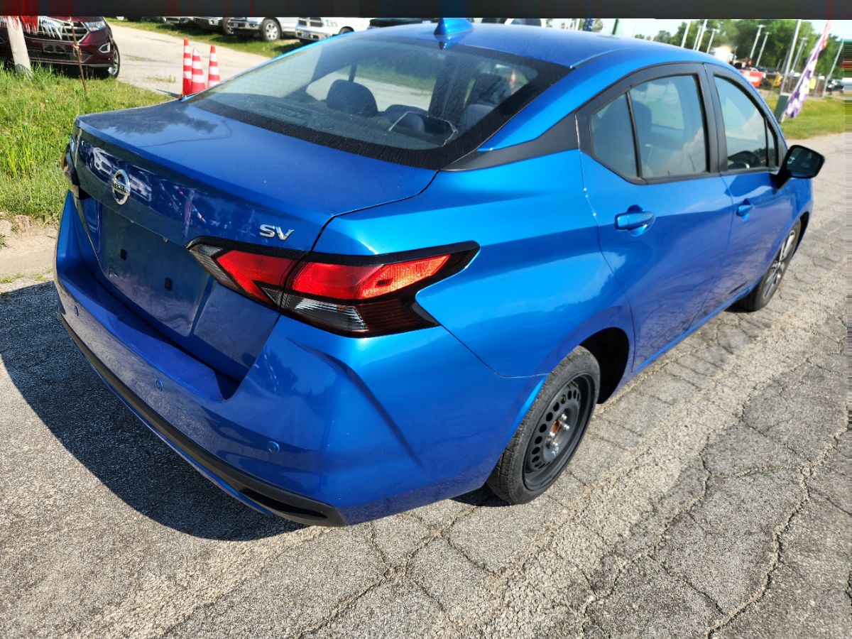 2020 Nissan Versa SV photo 7