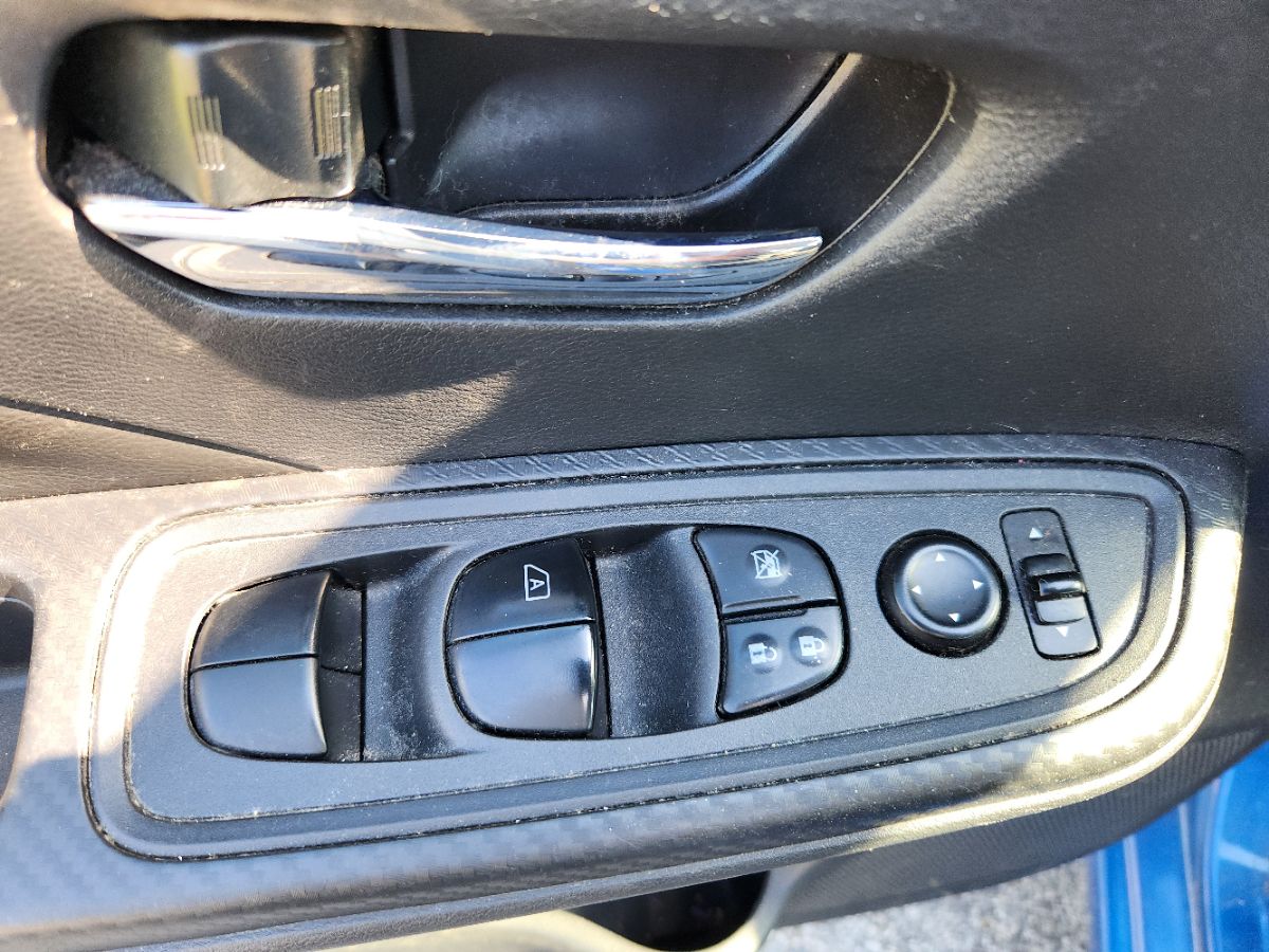 2020 Nissan Versa SV photo 11