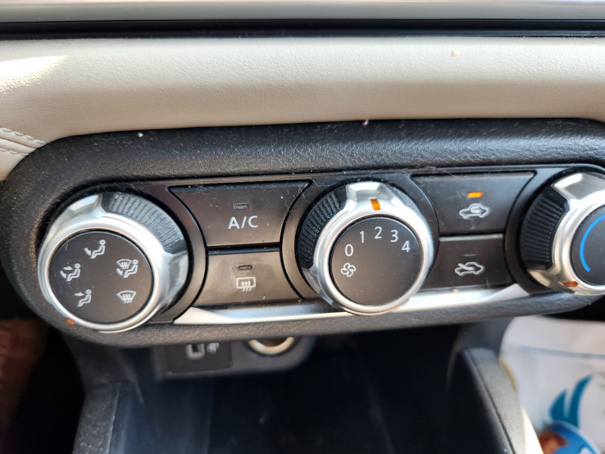 2020 Nissan Versa SV photo 16