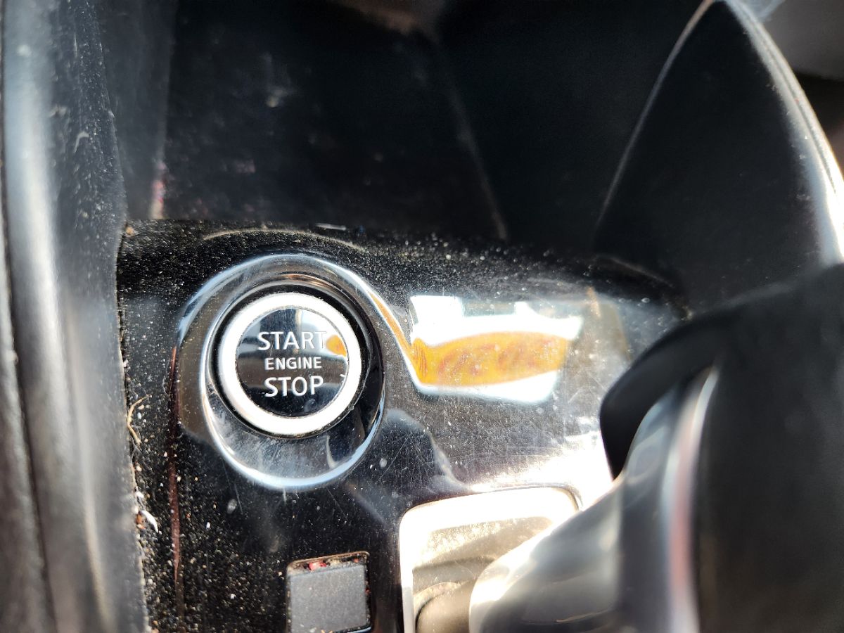 2020 Nissan Versa SV photo 17