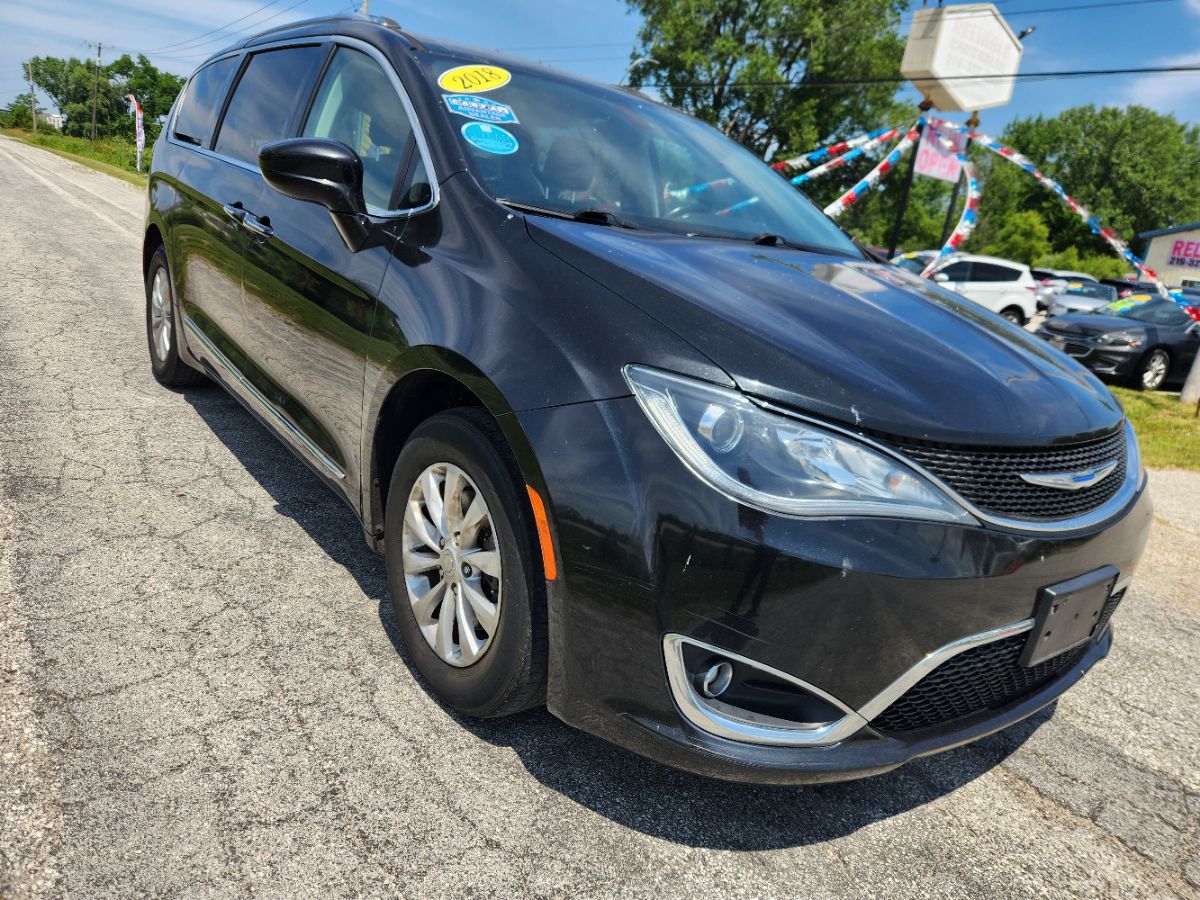 2018 Chrysler Pacifica Touring L photo 2