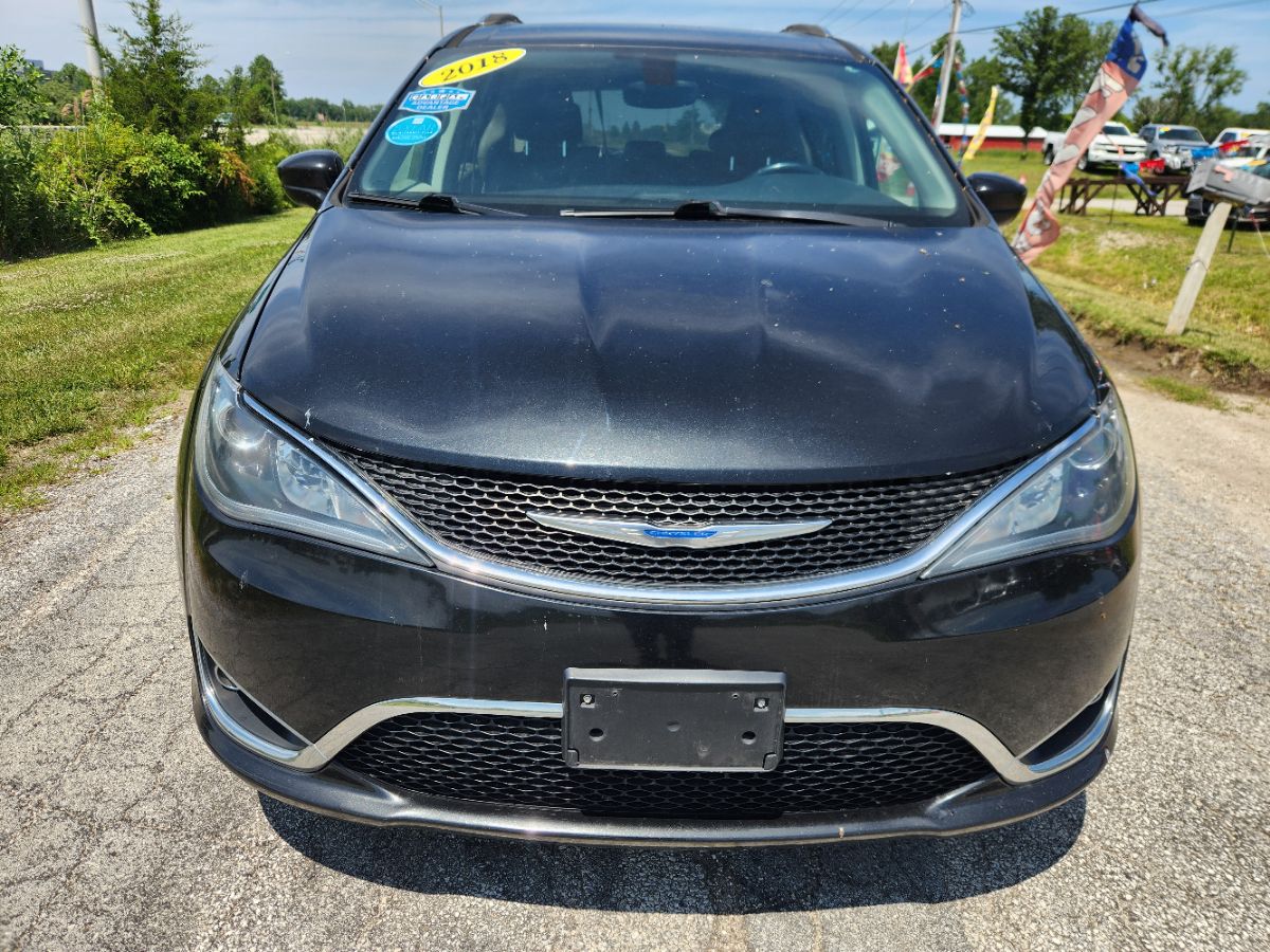 2018 Chrysler Pacifica Touring L photo 3