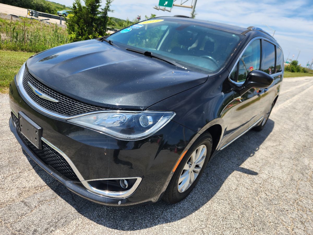2018 Chrysler Pacifica Touring L photo 4