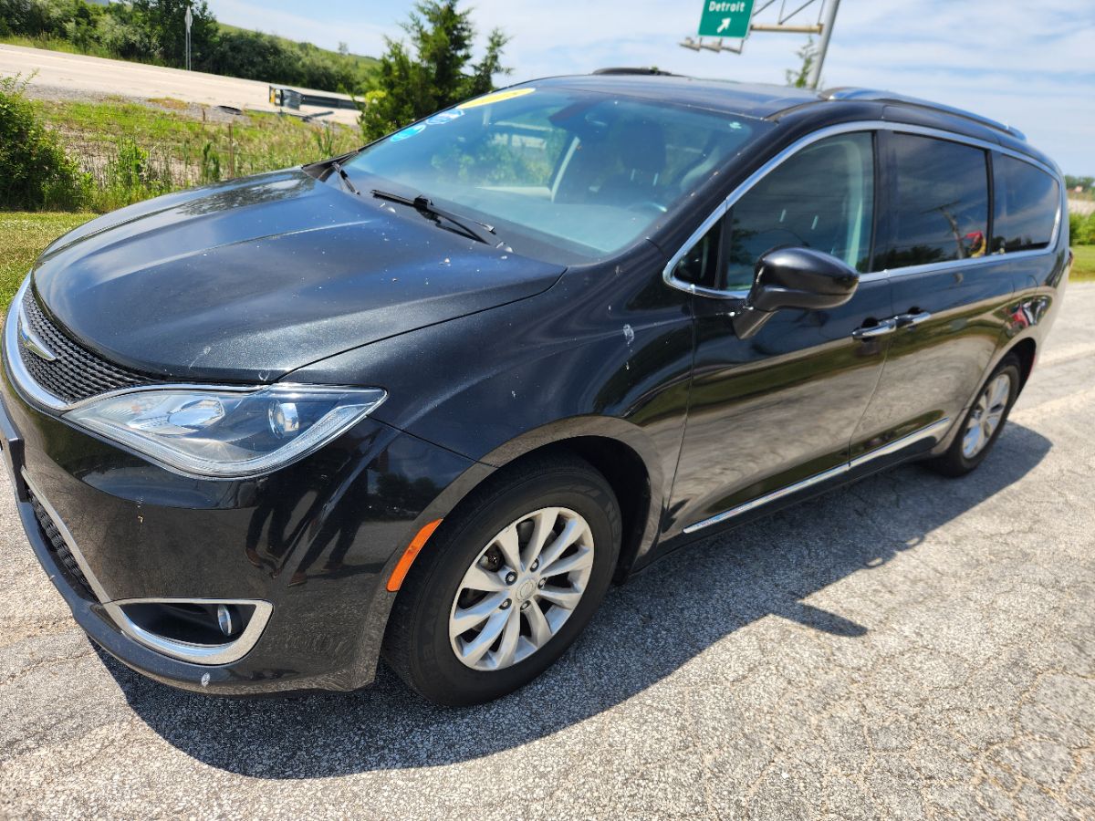 2018 Chrysler Pacifica Touring L photo 5