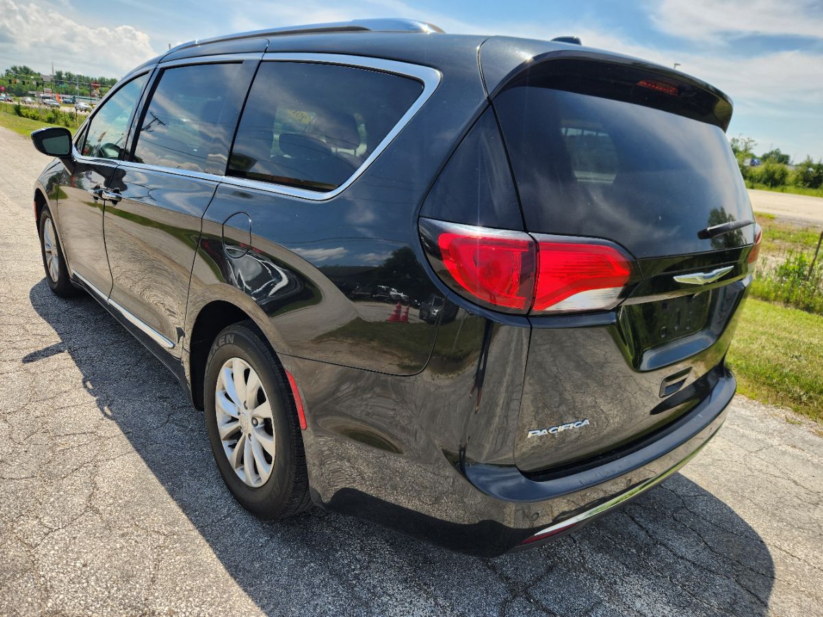 2018 Chrysler Pacifica Touring L photo 6