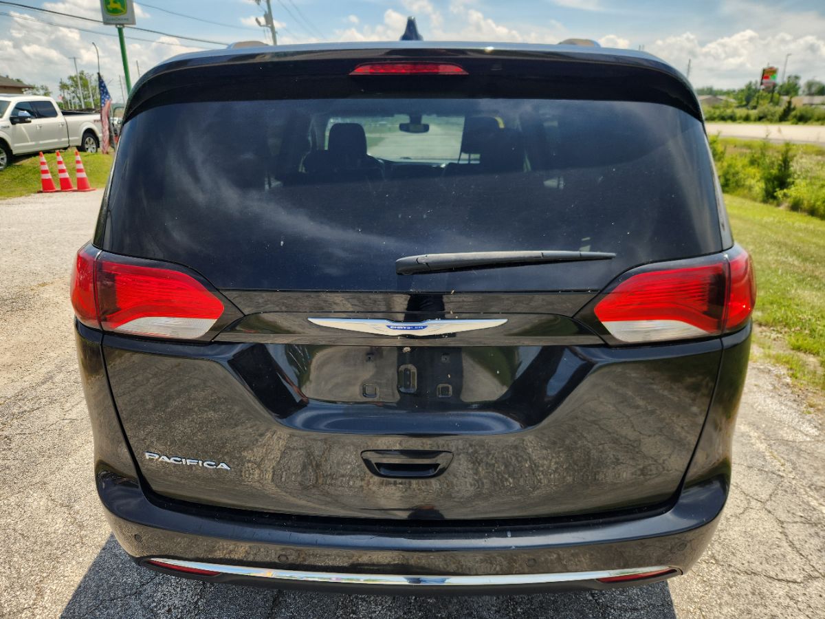 2018 Chrysler Pacifica Touring L photo 7