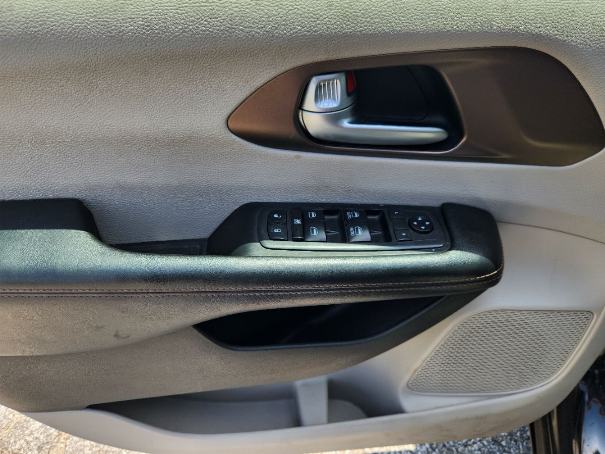 2018 Chrysler Pacifica Touring L photo 12
