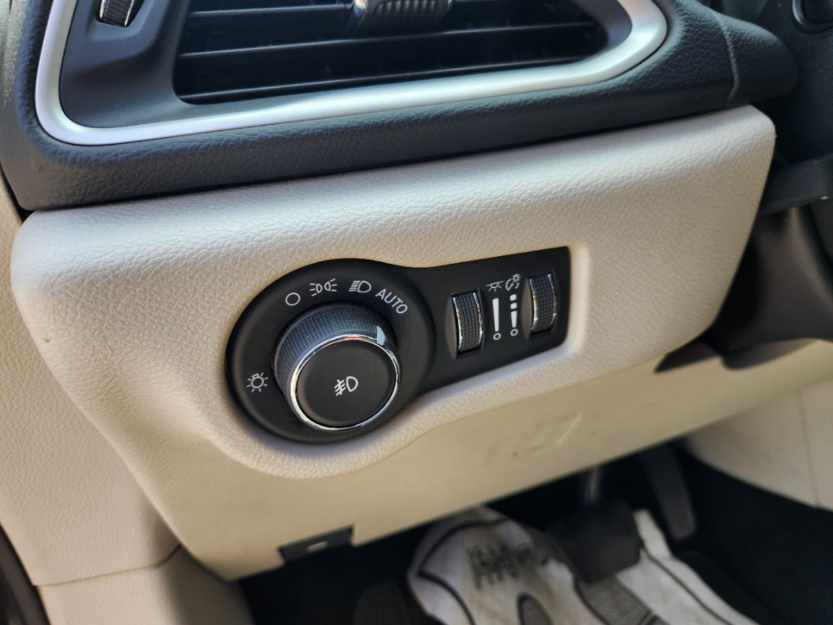 2018 Chrysler Pacifica Touring L photo 15
