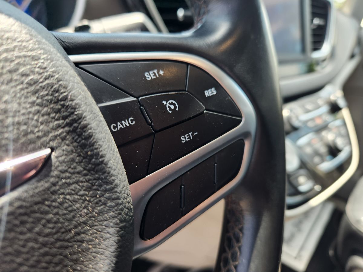2018 Chrysler Pacifica Touring L photo 17