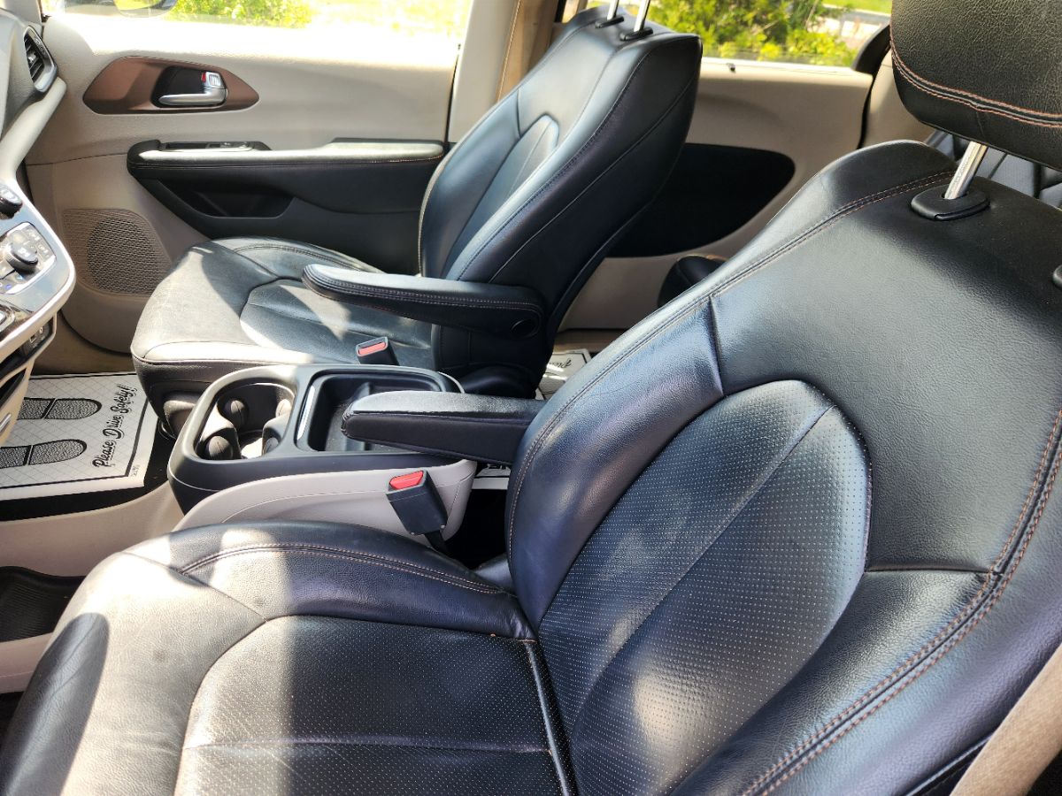 2018 Chrysler Pacifica Touring L photo 24