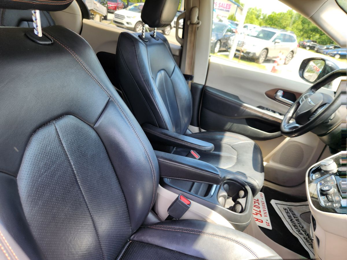 2018 Chrysler Pacifica Touring L photo 27