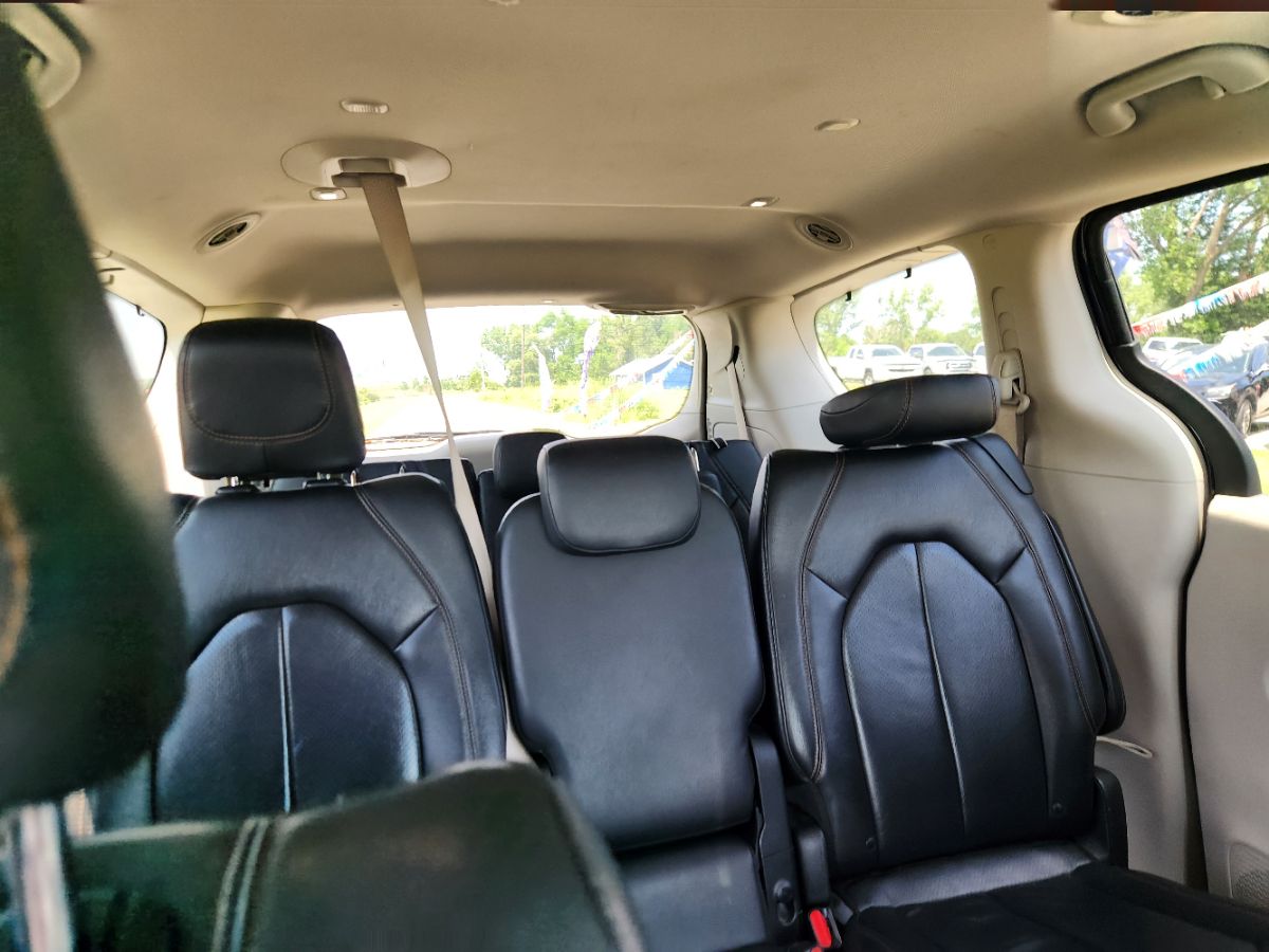 2018 Chrysler Pacifica Touring L photo 28