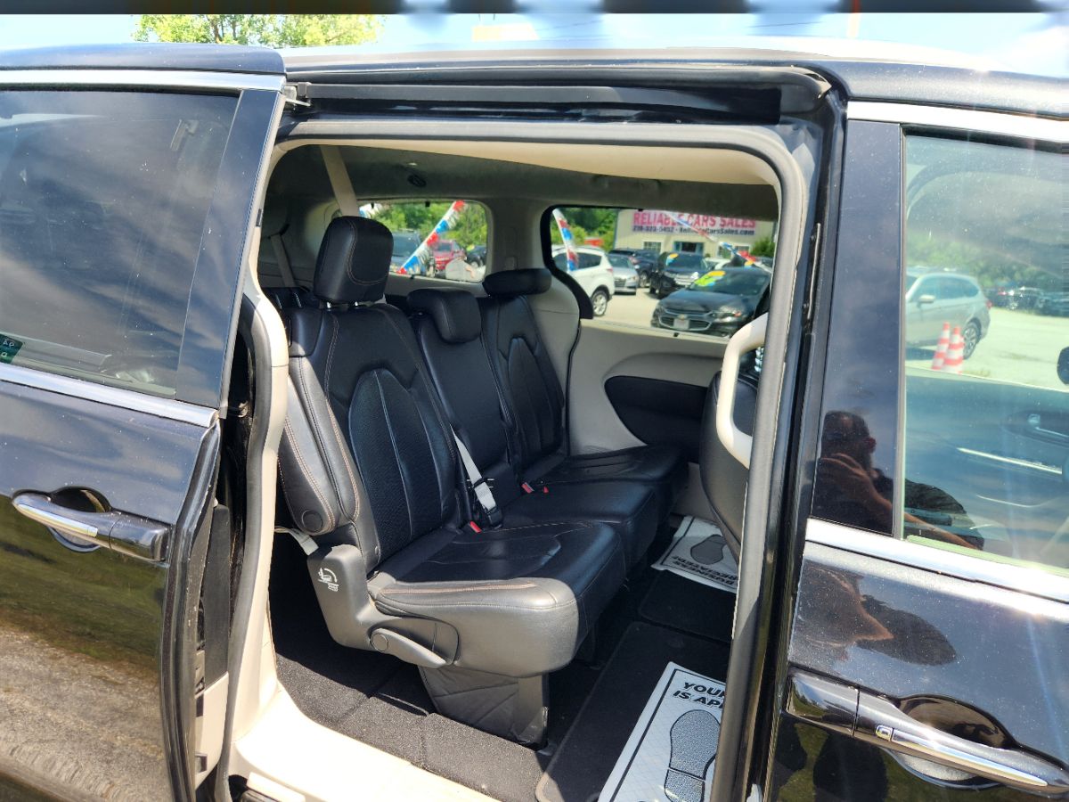 2018 Chrysler Pacifica Touring L photo 29