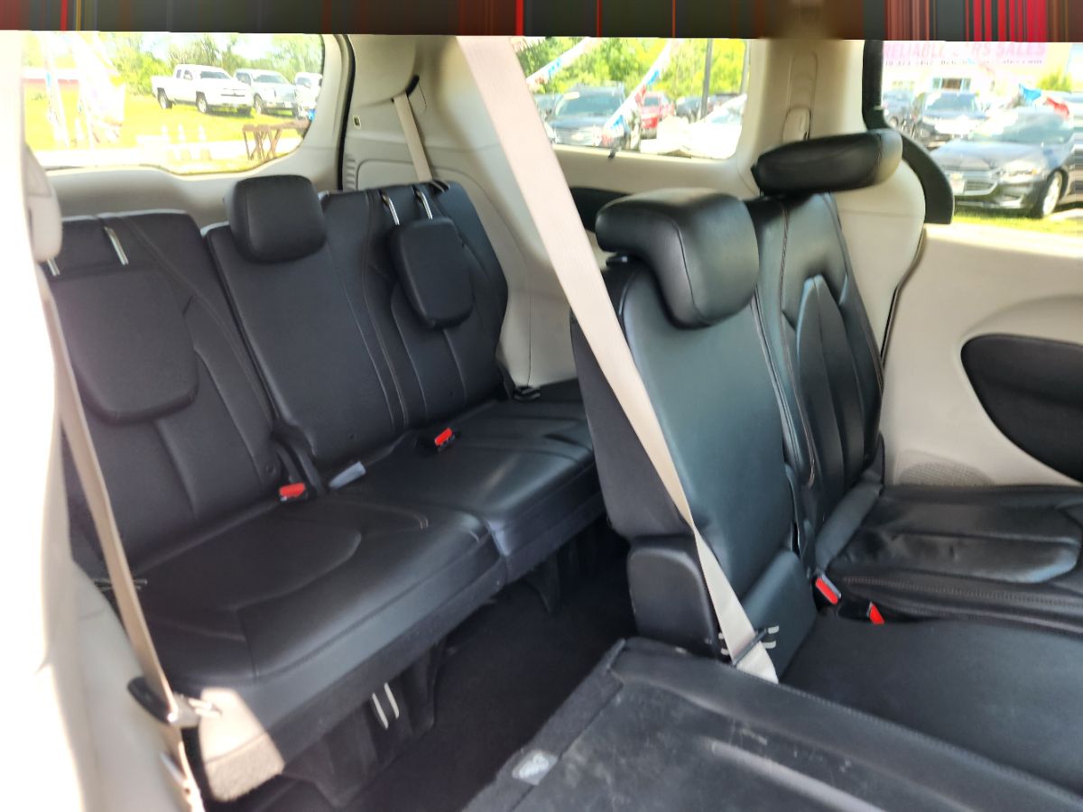 2018 Chrysler Pacifica Touring L photo 32