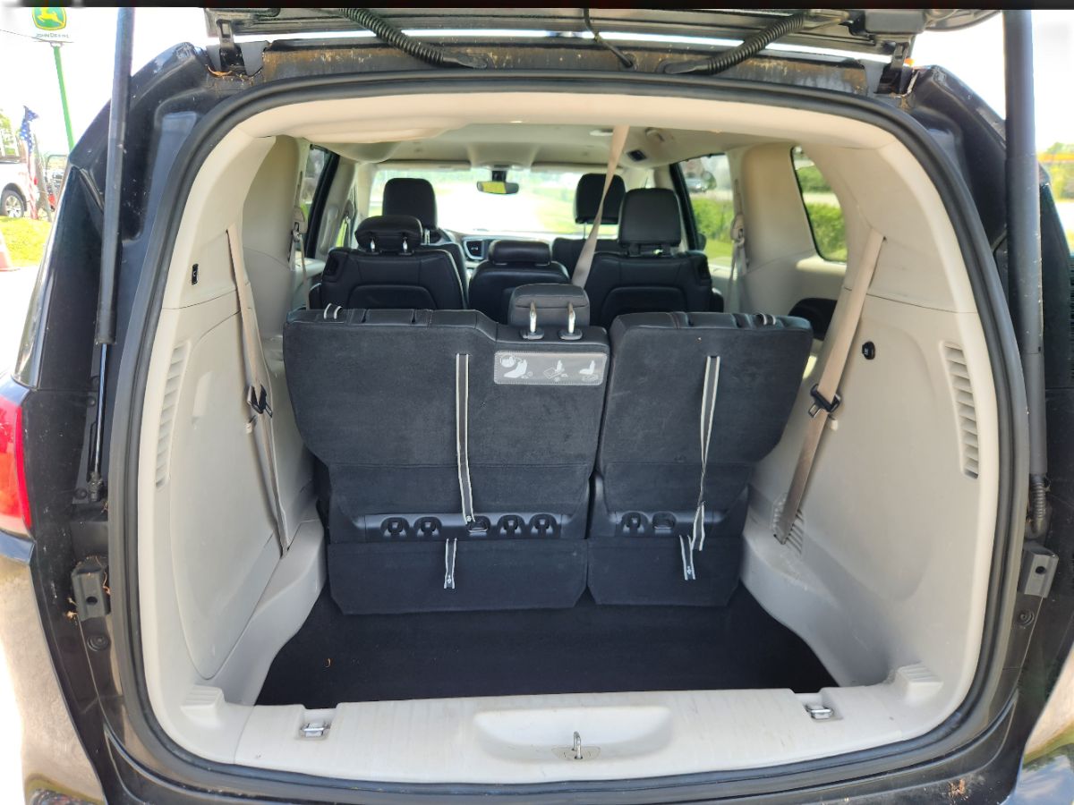 2018 Chrysler Pacifica Touring L photo 38
