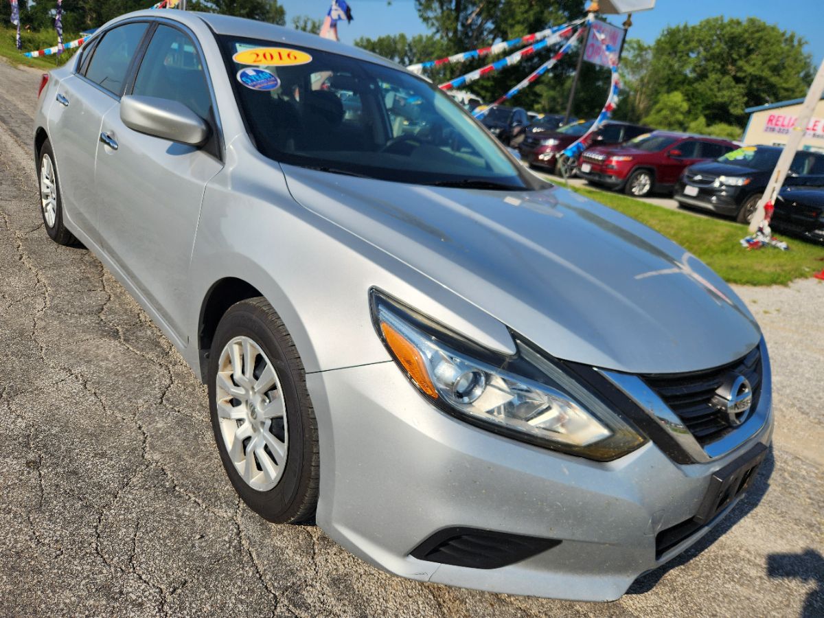 2016 Nissan Altima 2.5 photo 2