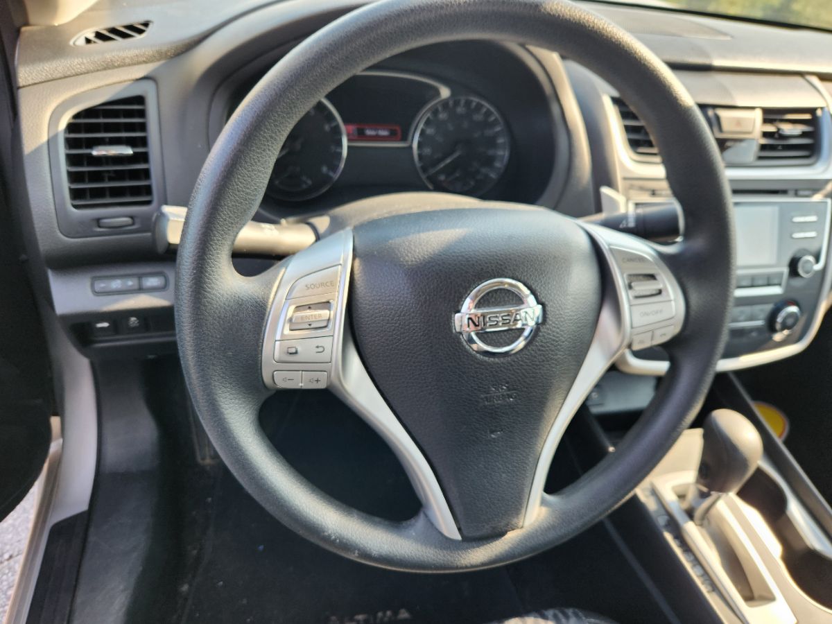2016 Nissan Altima 2.5 photo 9