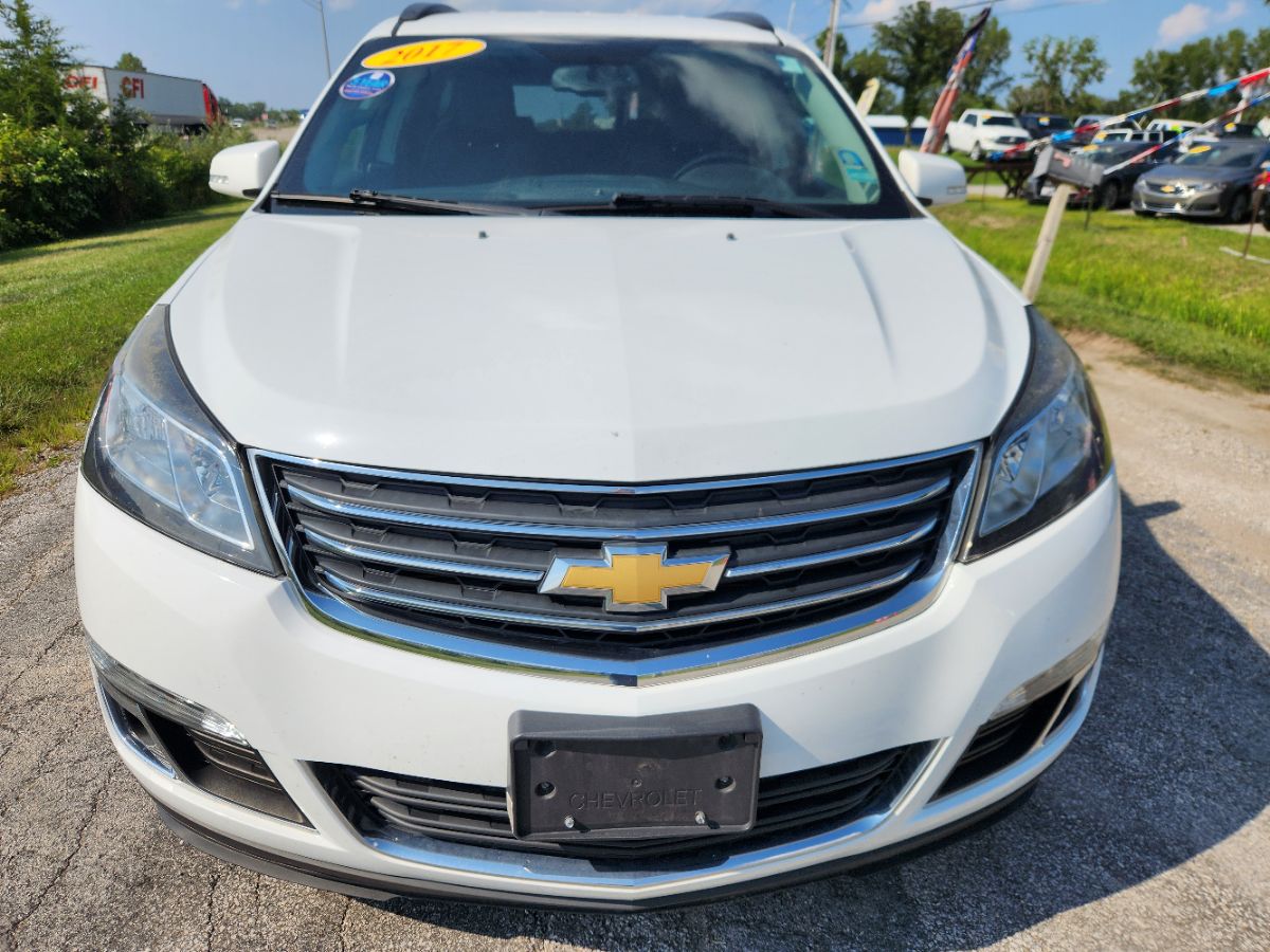 2017 Chevrolet Traverse 2LT photo 3