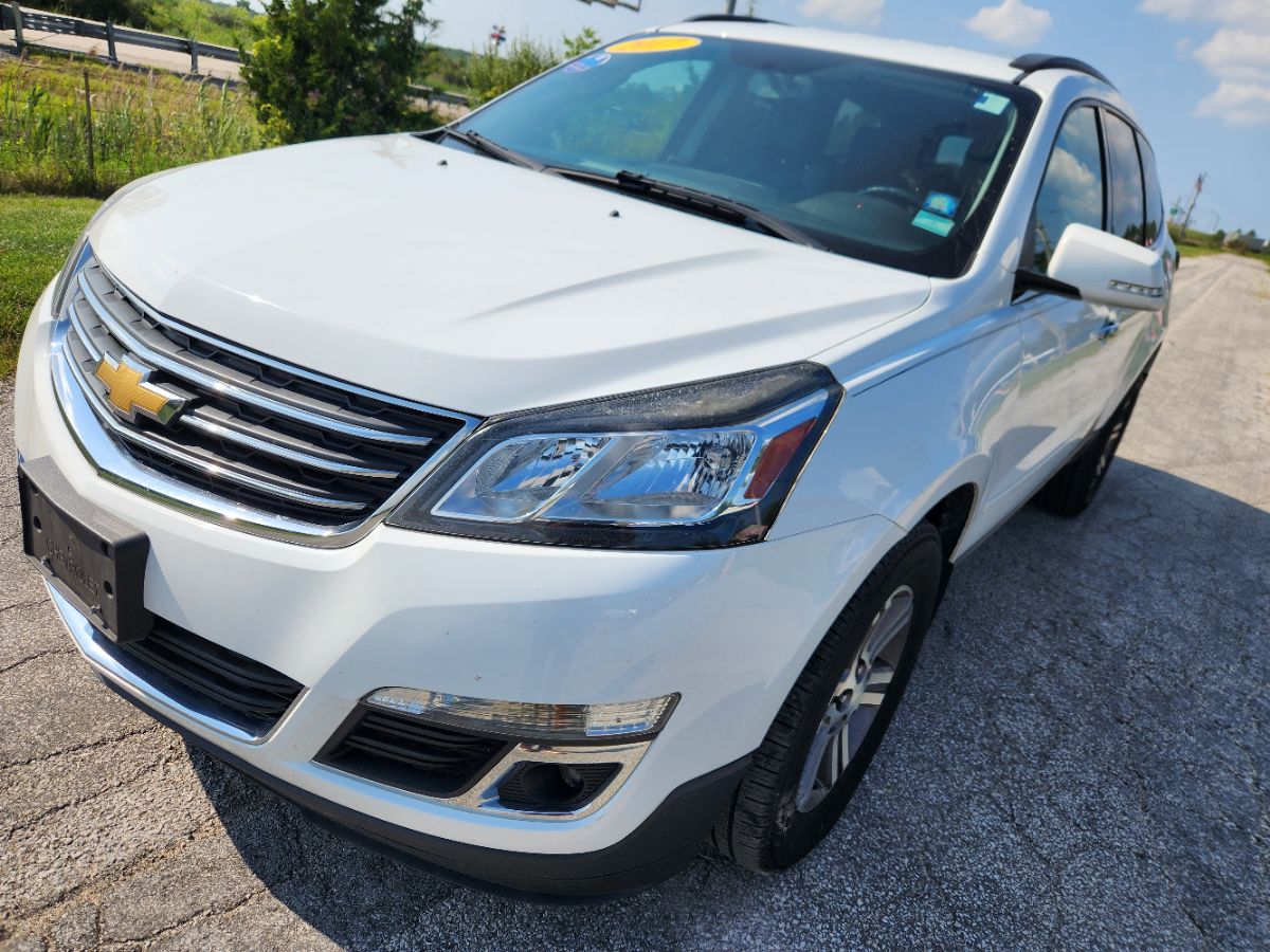 2017 Chevrolet Traverse 2LT photo 4