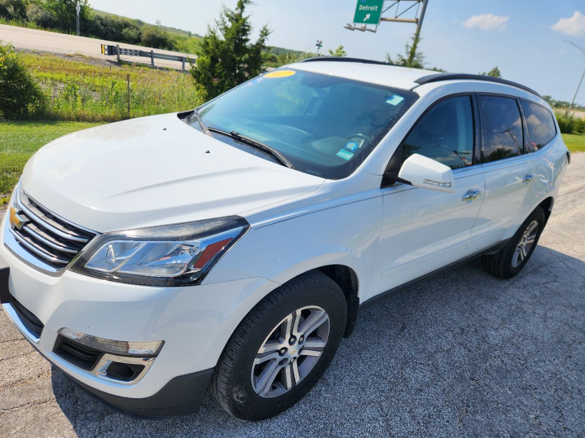 2017 Chevrolet Traverse 2LT photo 5