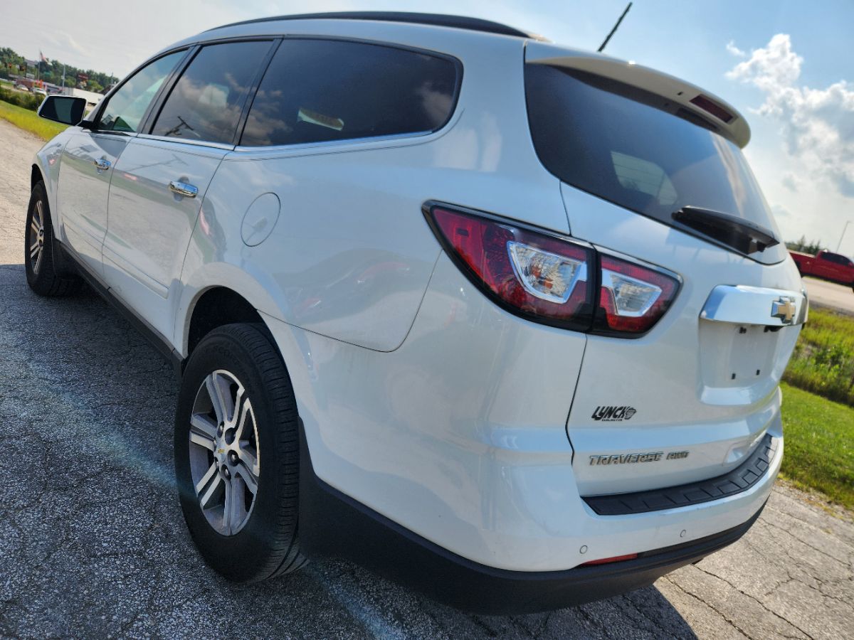 2017 Chevrolet Traverse 2LT photo 6