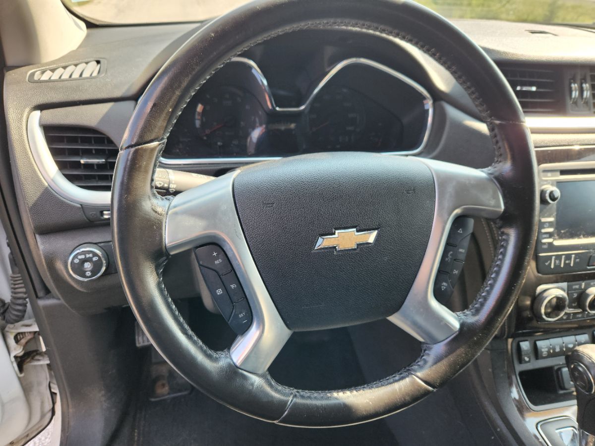 2017 Chevrolet Traverse 2LT photo 10