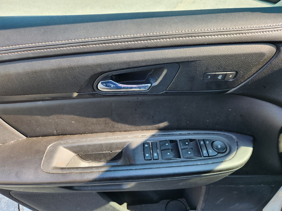 2017 Chevrolet Traverse 2LT photo 12