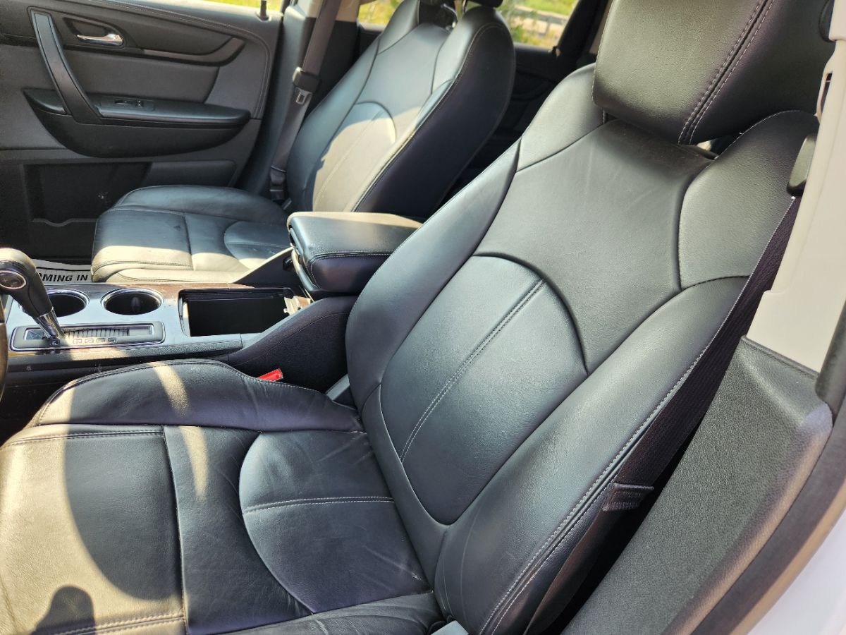 2017 Chevrolet Traverse 2LT photo 21