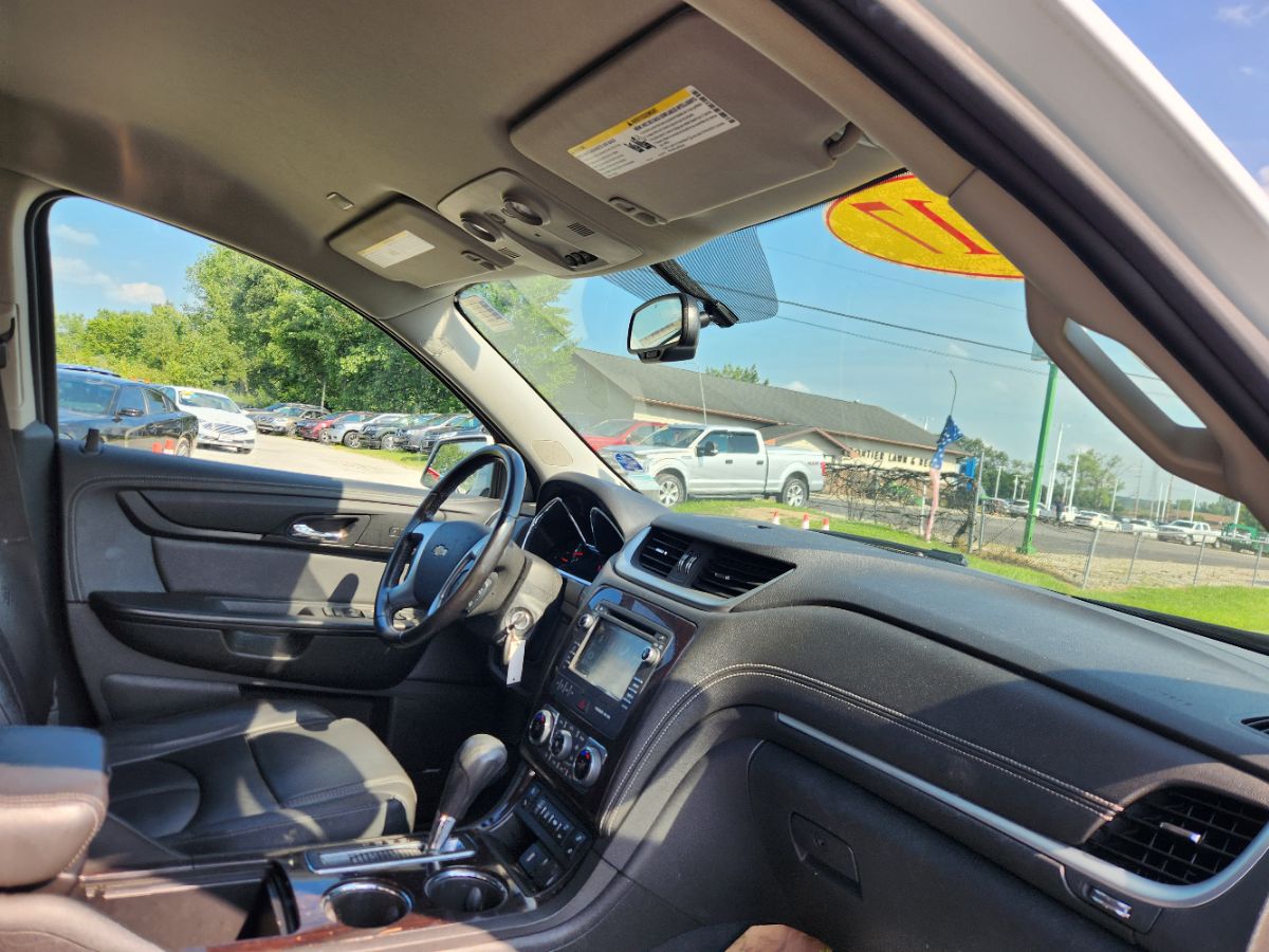 2017 Chevrolet Traverse 2LT photo 25