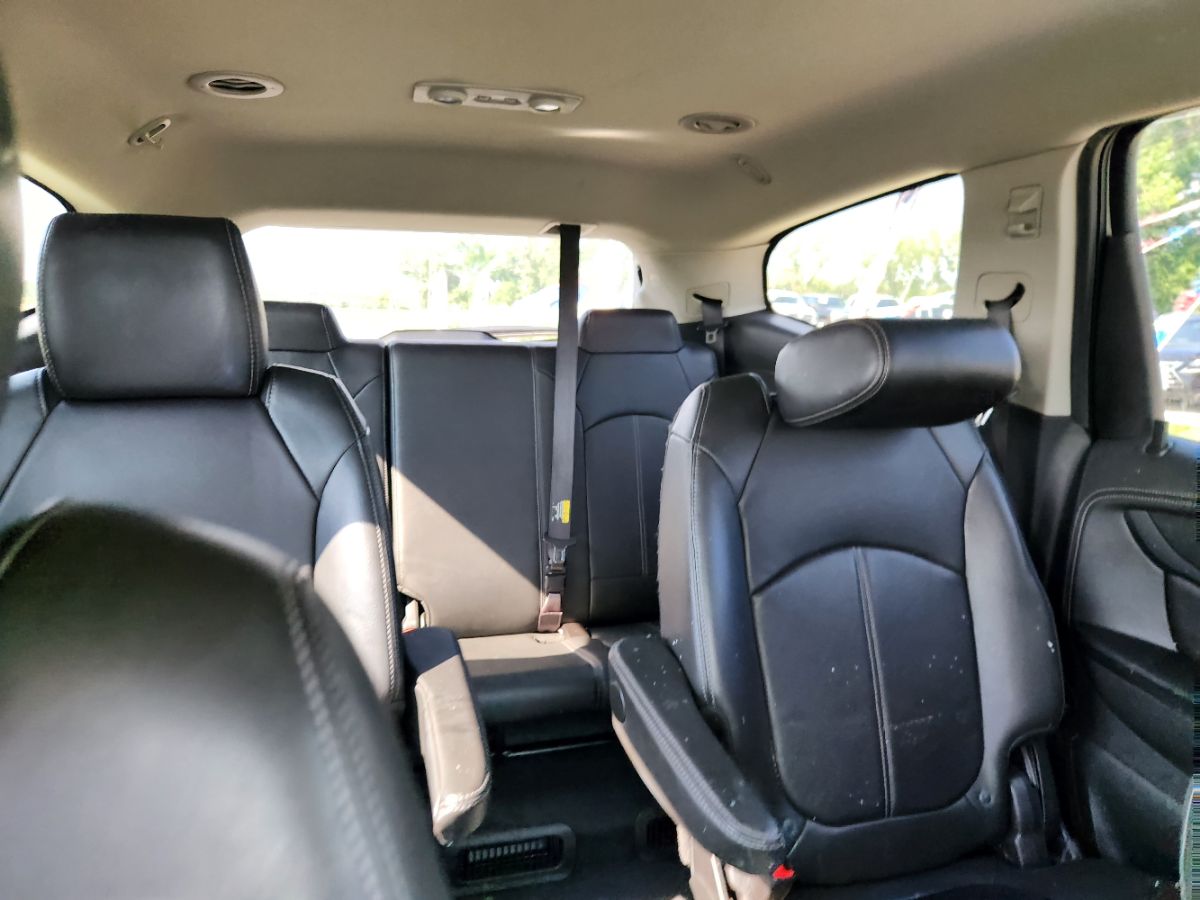 2017 Chevrolet Traverse 2LT photo 27