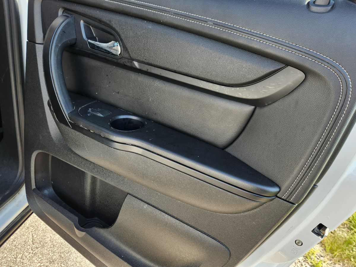 2017 Chevrolet Traverse 2LT photo 28