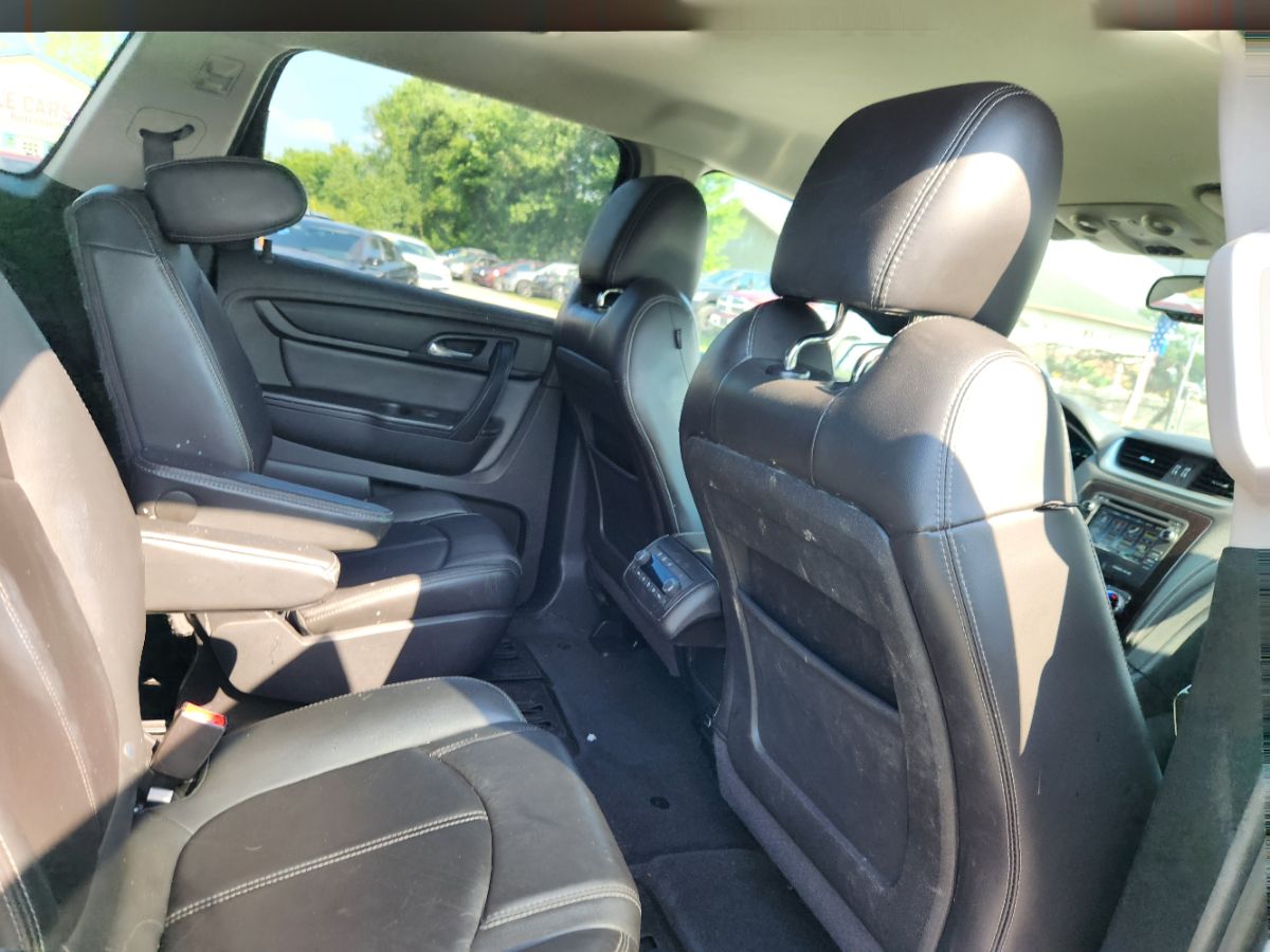2017 Chevrolet Traverse 2LT photo 29