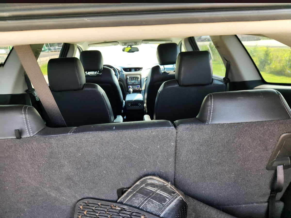 2017 Chevrolet Traverse 2LT photo 35