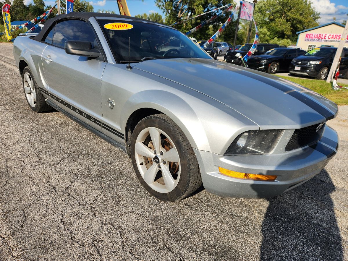 2009 Ford Mustang photo 2