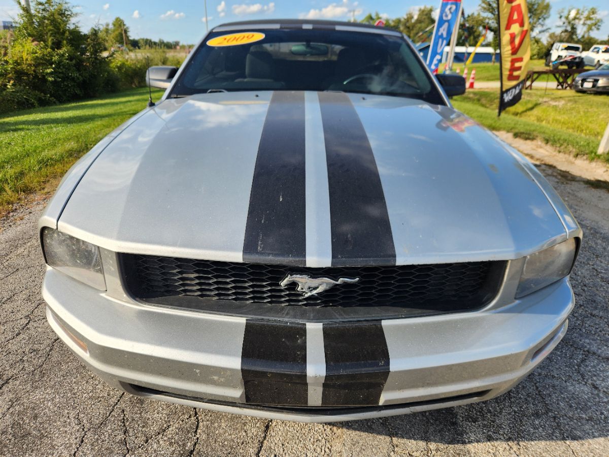 2009 Ford Mustang photo 3