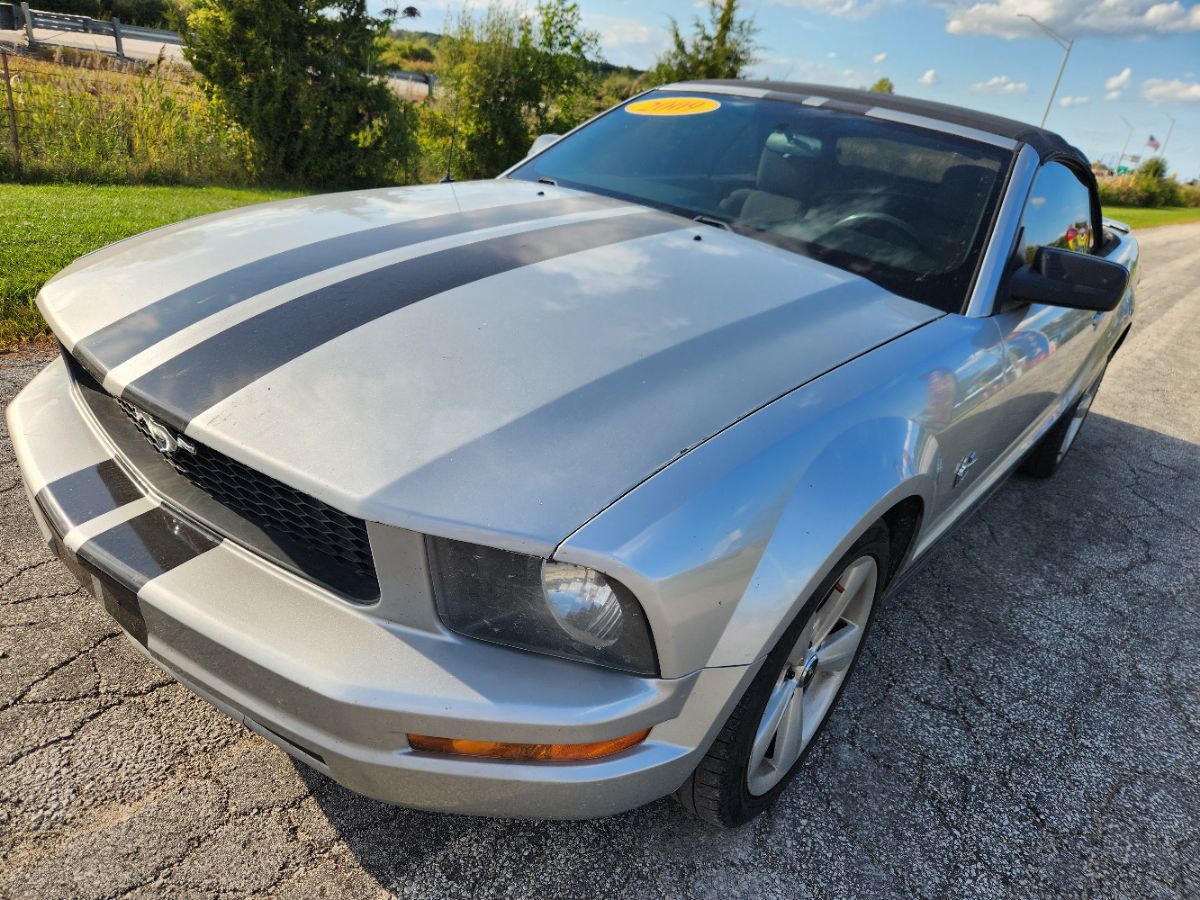 2009 Ford Mustang photo 4