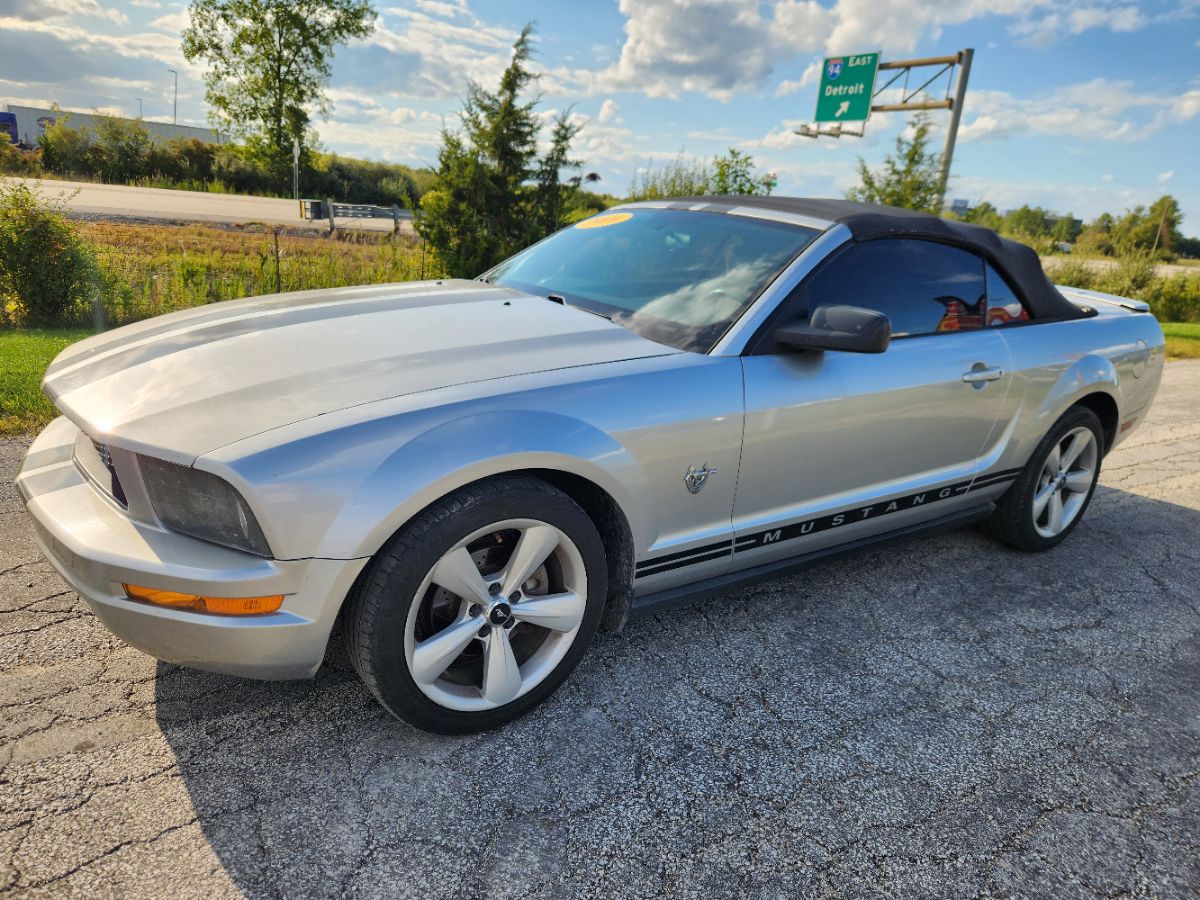 2009 Ford Mustang photo 5