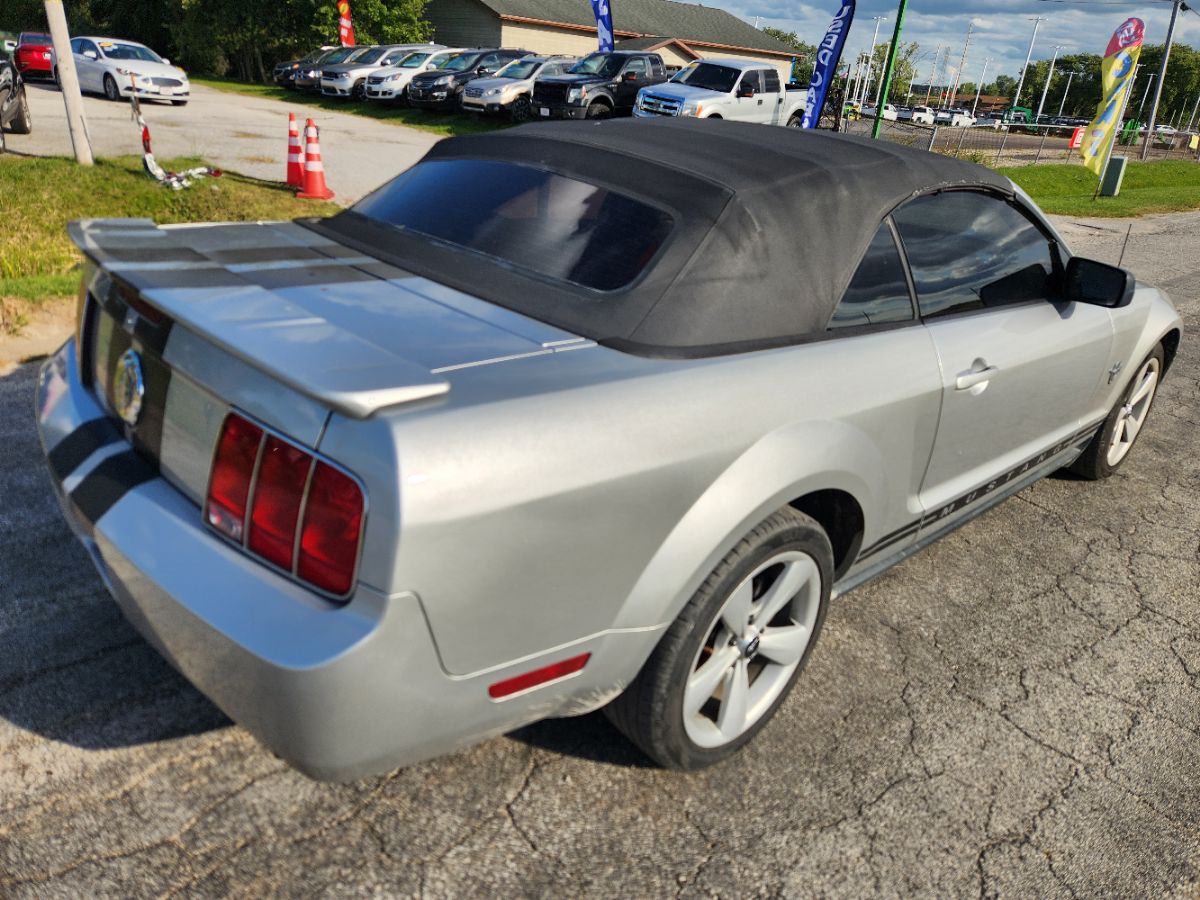 2009 Ford Mustang photo 8
