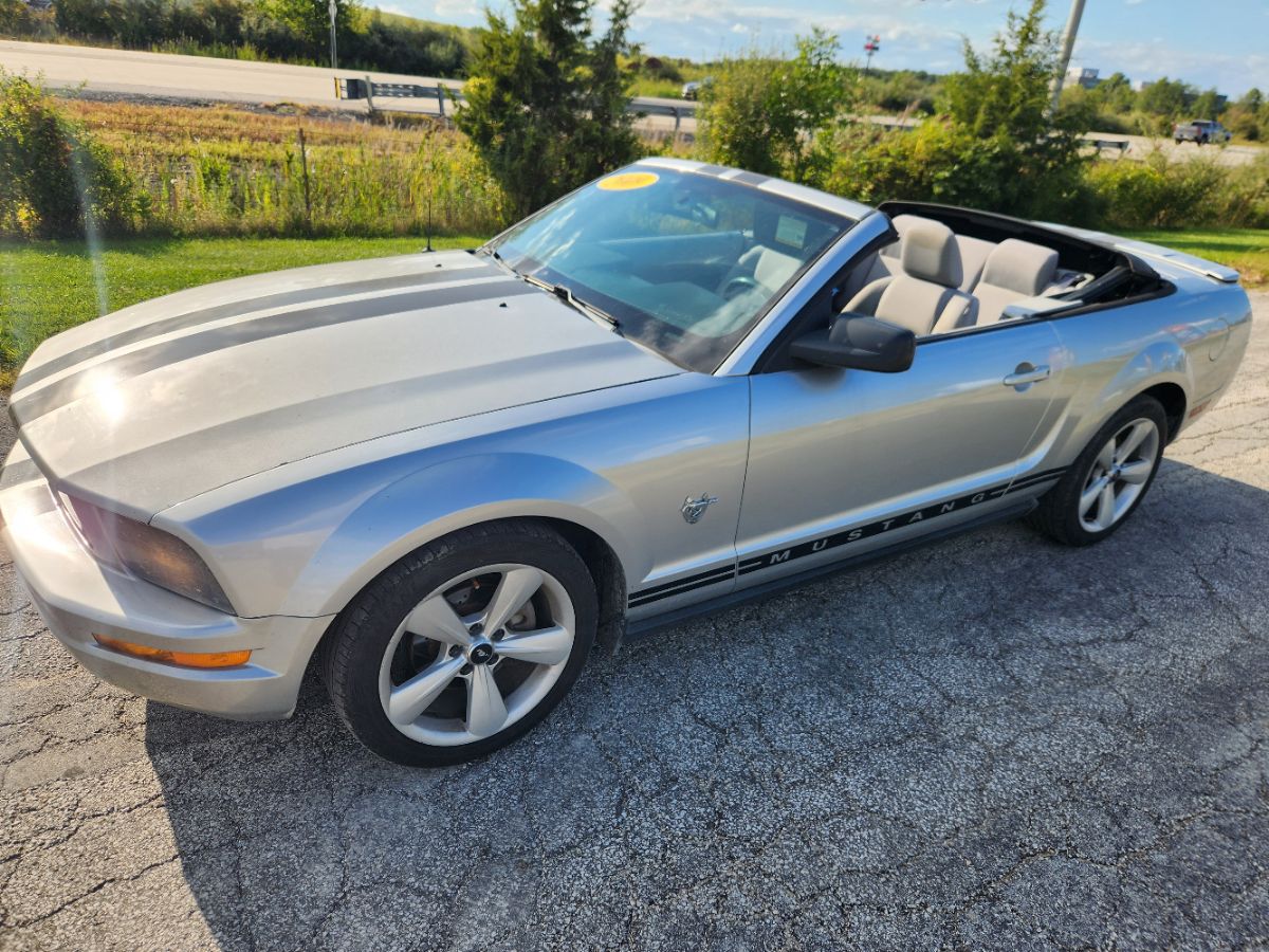 2009 Ford Mustang photo 9