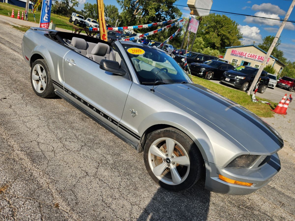 2009 Ford Mustang photo 14
