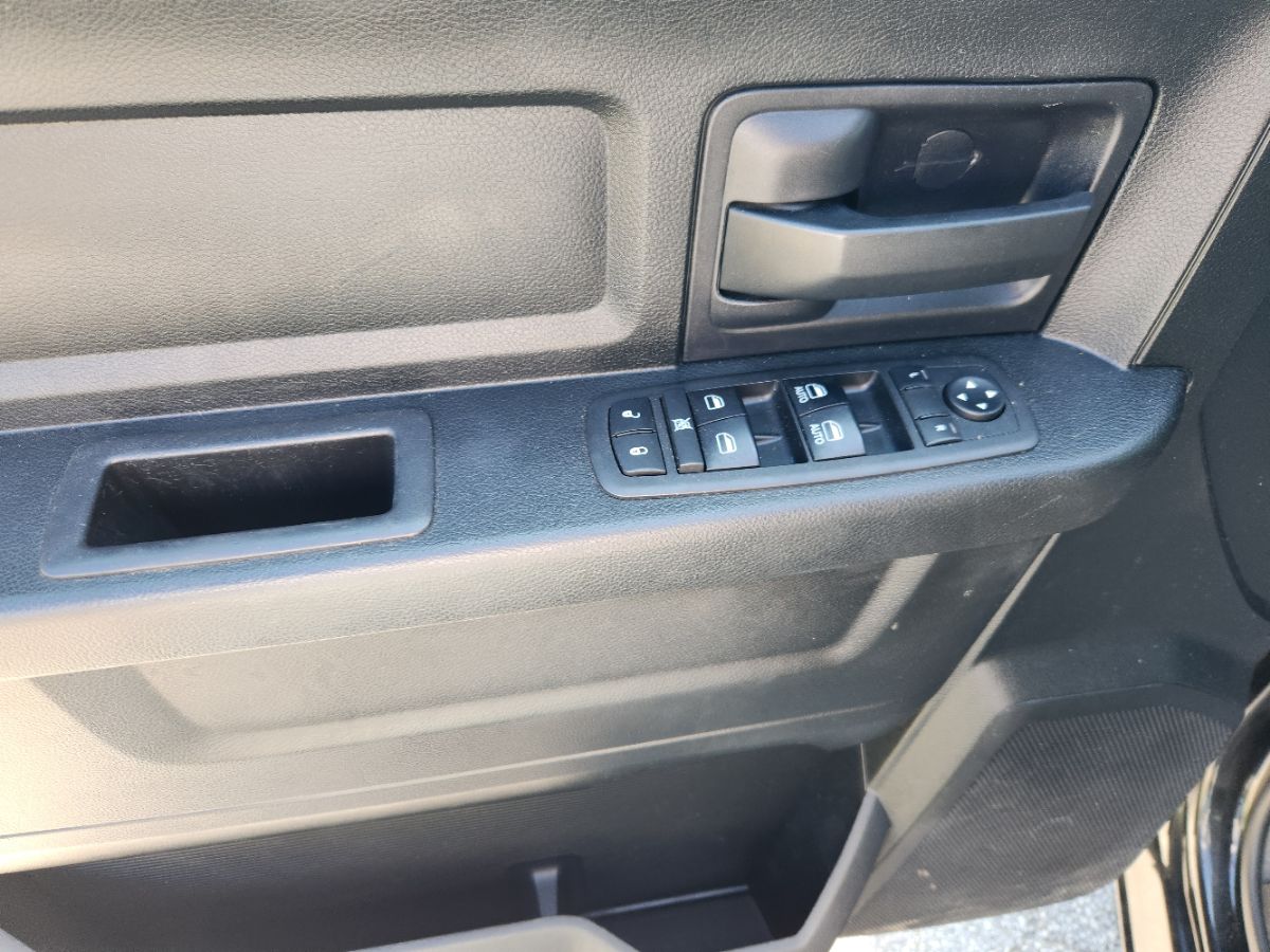 2018 Ram 1500 Express photo 10