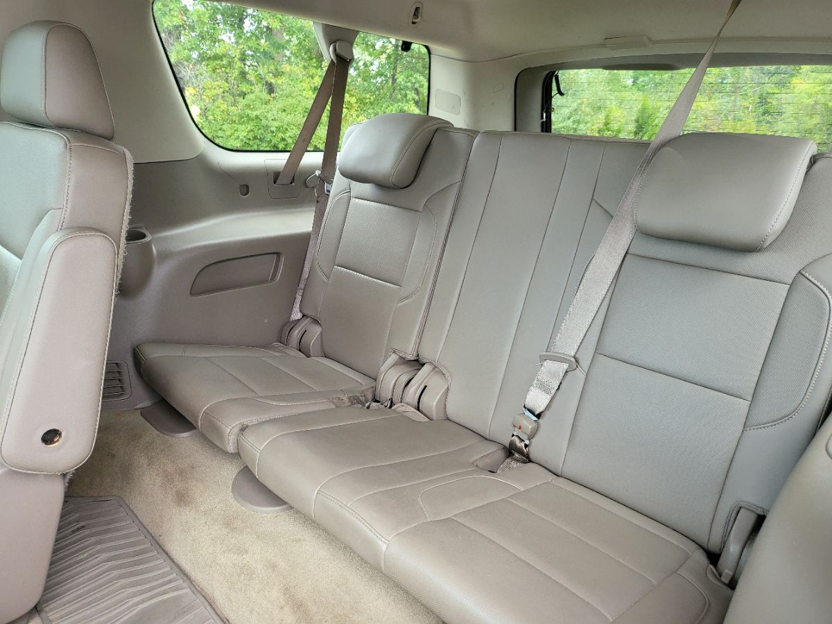 2015 Chevrolet Suburban LTZ photo 15