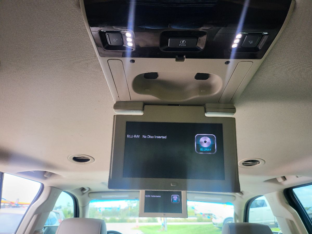 2015 Chevrolet Suburban LTZ photo 16