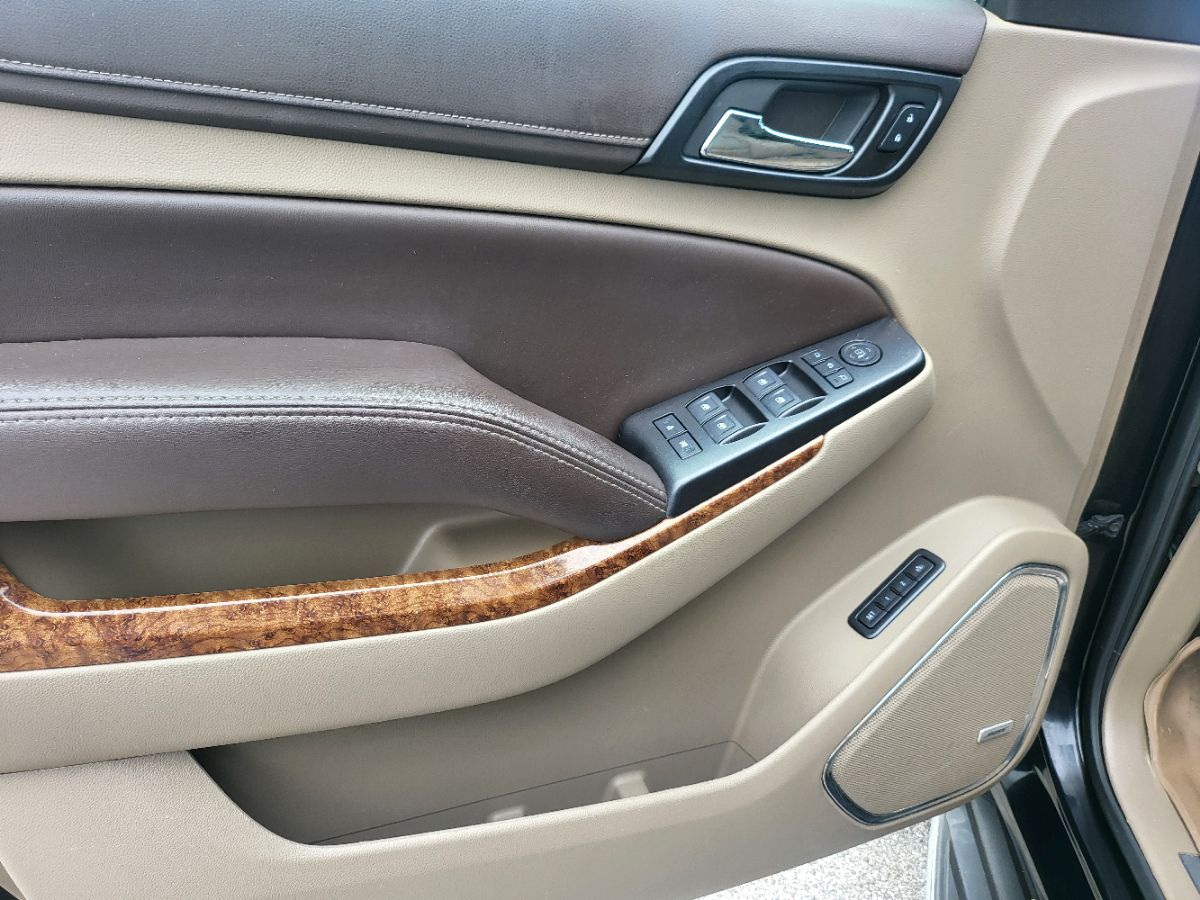 2015 Chevrolet Suburban LTZ photo 20